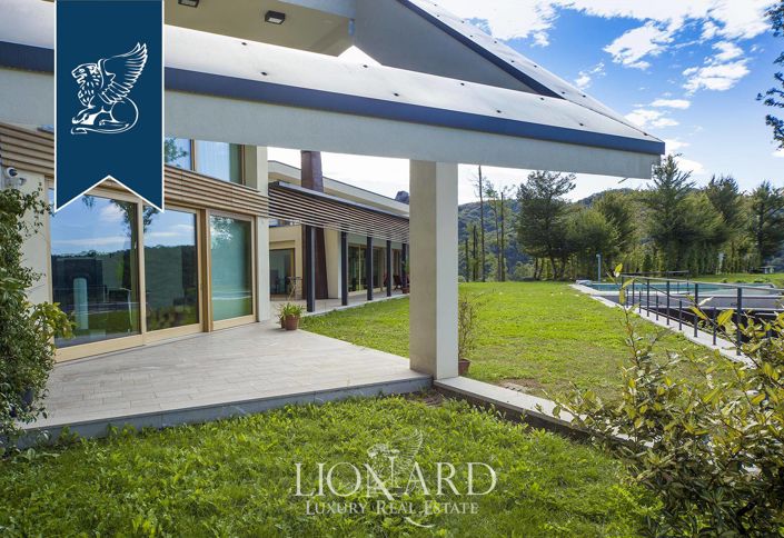 Image No.30-5 Bed Farmhouse for sale