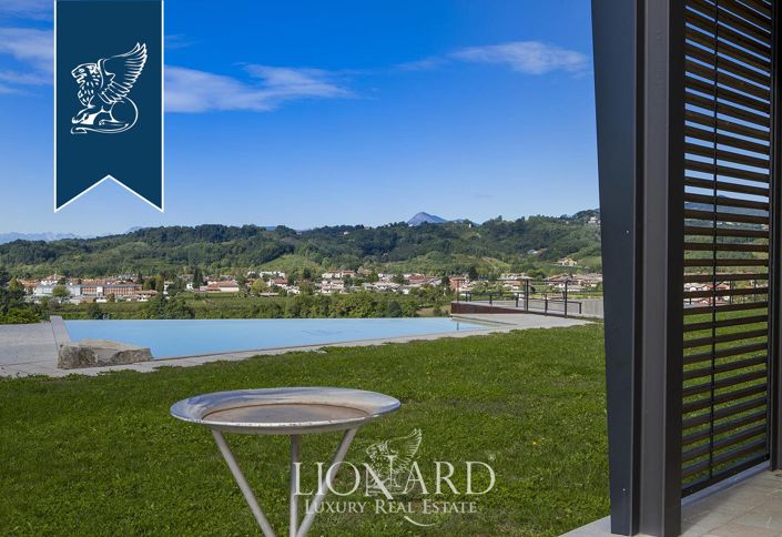 Image No.42-5 Bed Farmhouse for sale