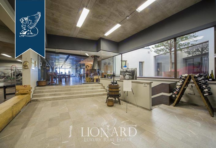 Image No.51-5 Bed Farmhouse for sale