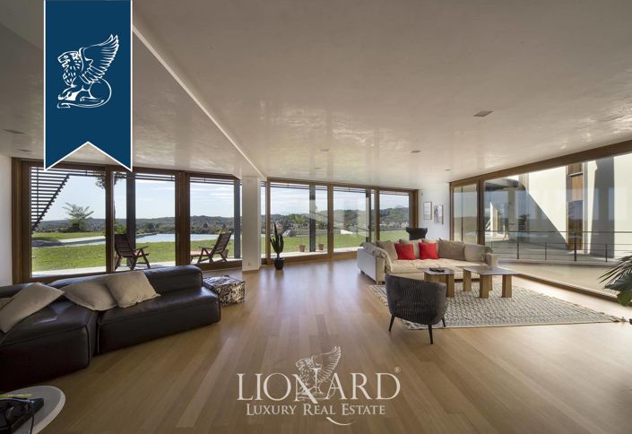 Image No.60-5 Bed Farmhouse for sale