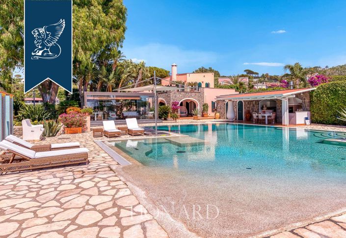 Image No.1-4 Bed Villa for sale