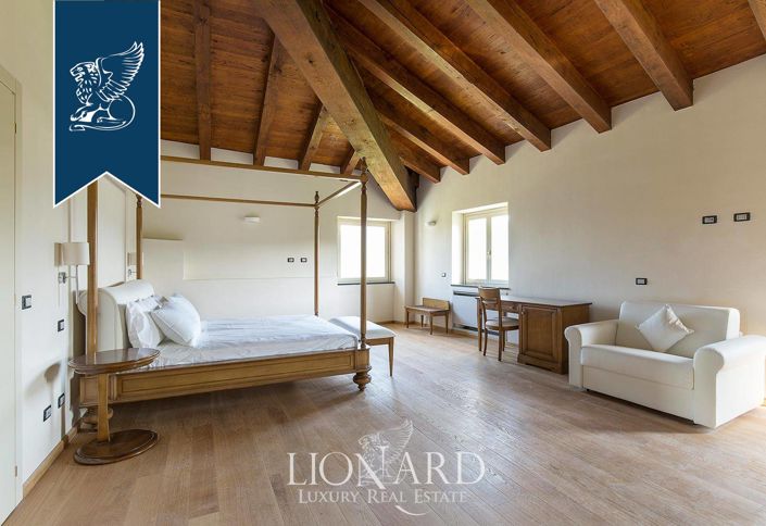 Image No.20-16 Bed Villa for sale