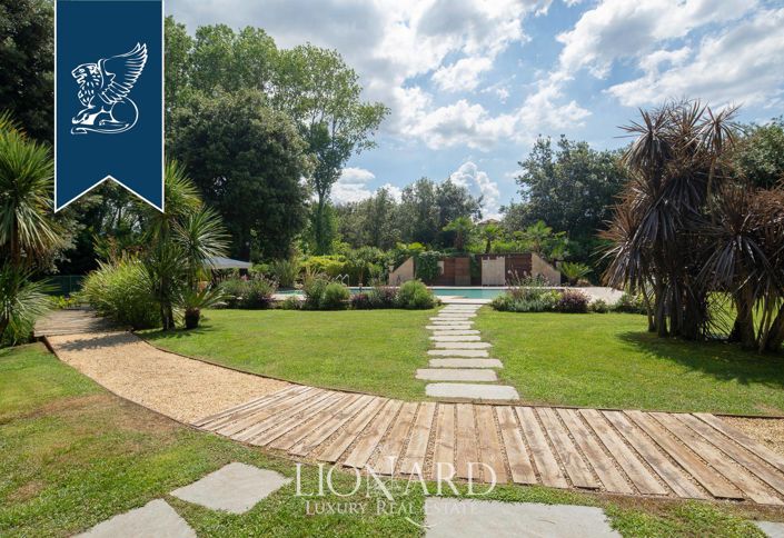 Image No.10-10 Bed Villa for sale