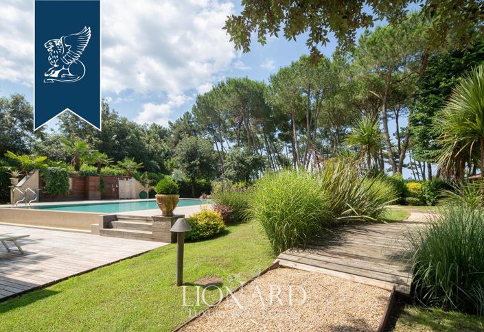 Image No.8-10 Bed Villa for sale