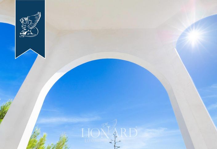 Image No.8-7 Bed Villa for sale