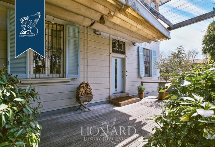 Image No.8-5 Bed Villa for sale