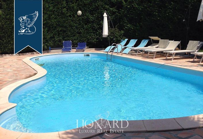 Image No.11-5 Bed Farmhouse for sale