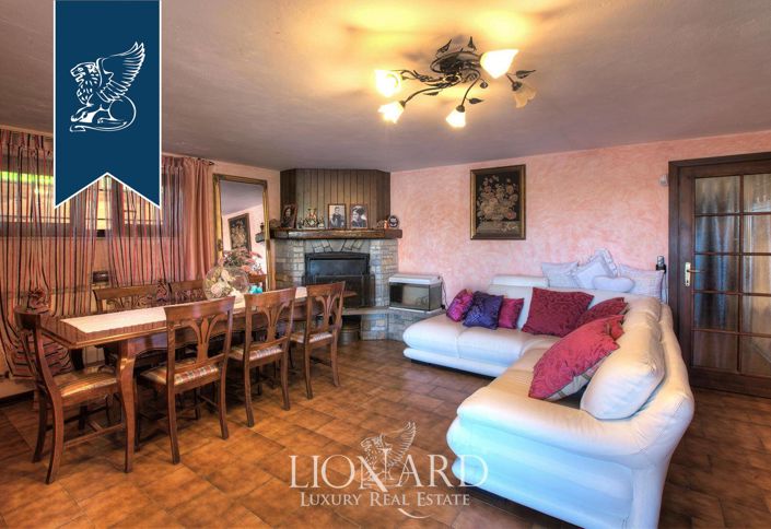 Image No.16-5 Bed Farmhouse for sale