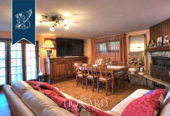 Image No.17-5 Bed Farmhouse for sale