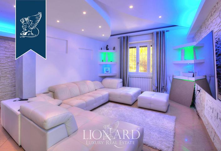 Image No.21-5 Bed Farmhouse for sale