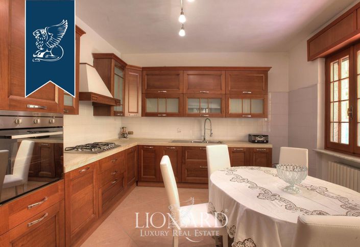 Image No.29-5 Bed Farmhouse for sale