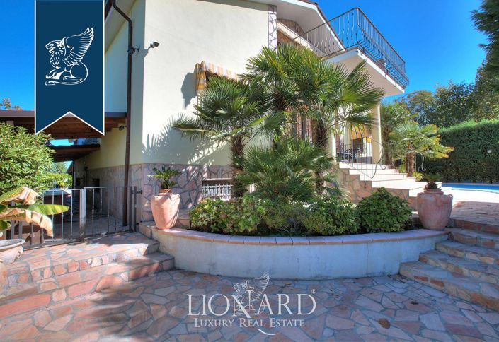 Image No.4-5 Bed Farmhouse for sale