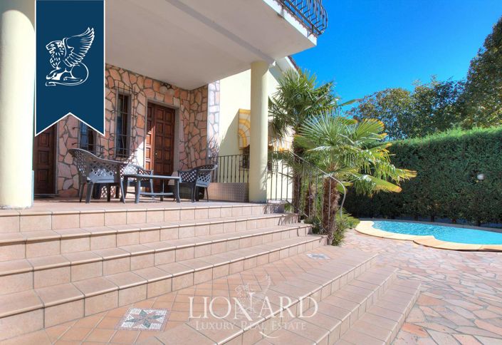 Image No.8-5 Bed Farmhouse for sale