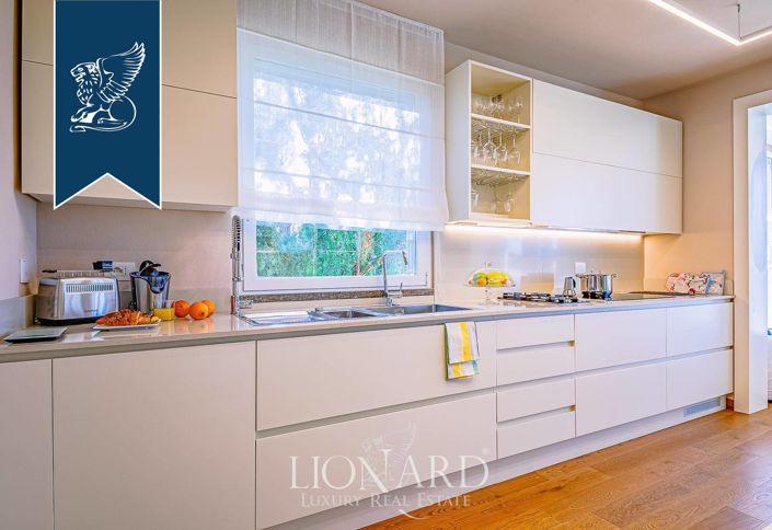 Image No.10-6 Bed Villa for sale