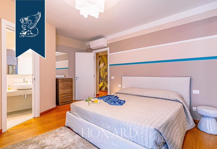 Image No.12-6 Bed Villa for sale