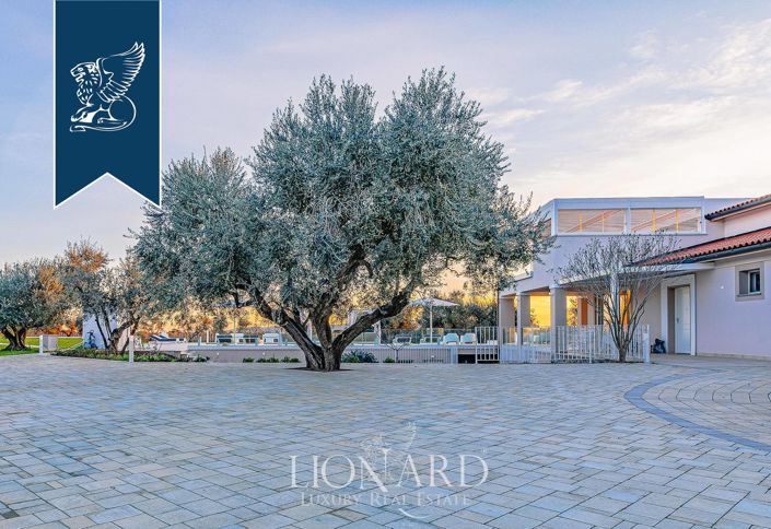 Image No.2-6 Bed Villa for sale