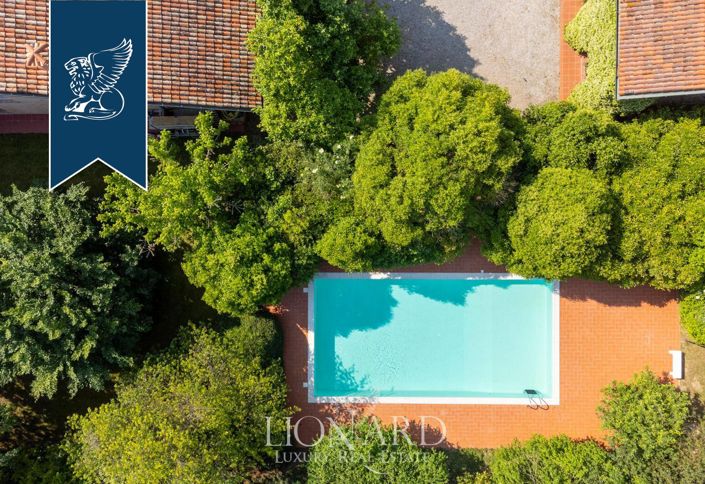 Image No.10-19 Bed Villa for sale