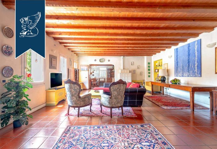 Image No.20-19 Bed Villa for sale