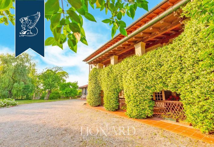 Image No.4-19 Bed Villa for sale