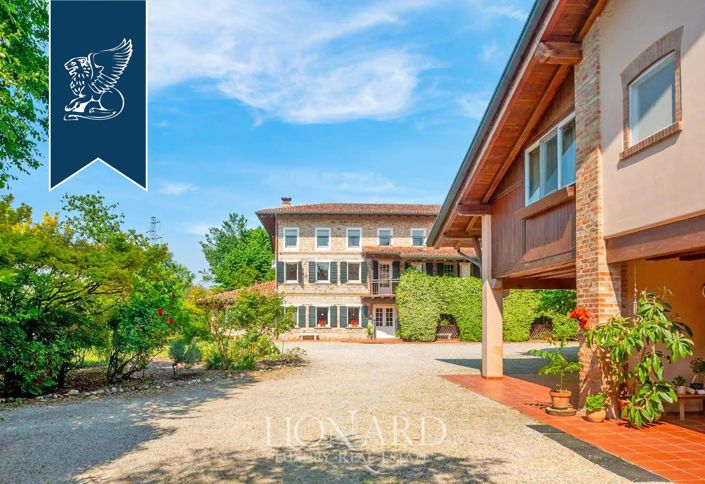 Image No.8-19 Bed Villa for sale