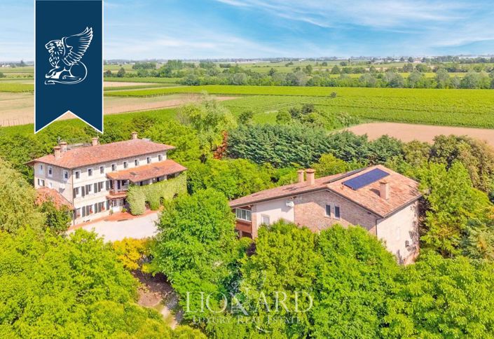 Image No.9-19 Bed Villa for sale