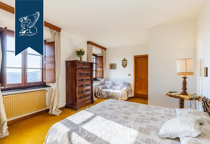 Image No.56-6 Bed Property for sale