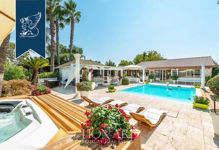 Image No.10-10 Bed Villa for sale