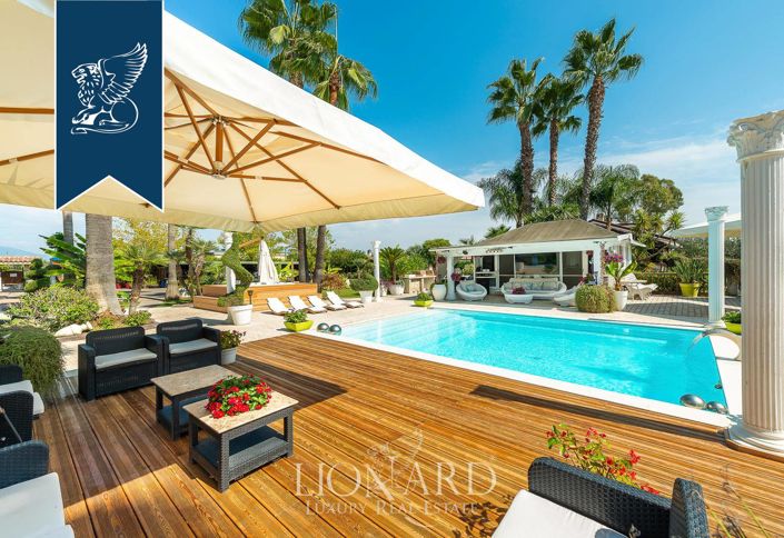 Image No.12-10 Bed Villa for sale