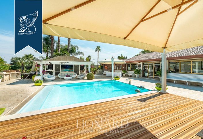 Image No.13-10 Bed Villa for sale