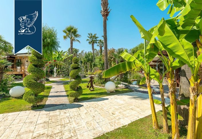 Image No.29-10 Bed Villa for sale