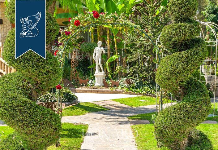 Image No.36-10 Bed Villa for sale