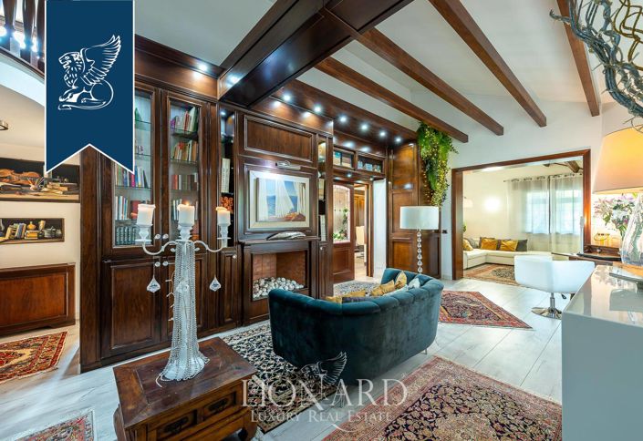 Image No.48-10 Bed Villa for sale