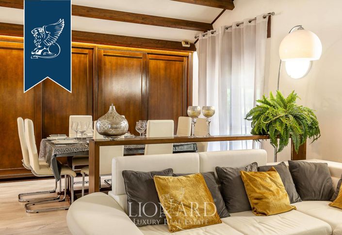 Image No.50-10 Bed Villa for sale