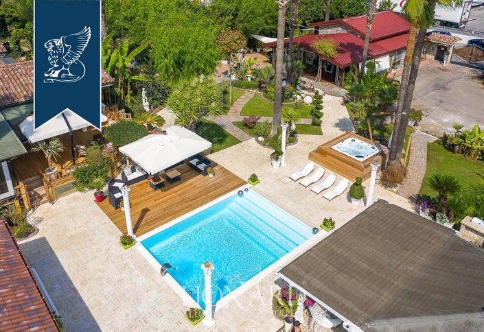 Image No.8-10 Bed Villa for sale