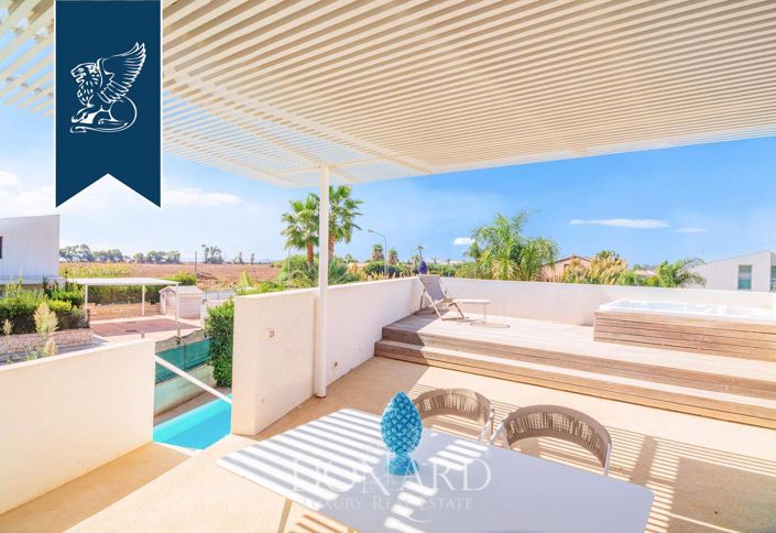 Image No.10-10 Bed Villa for sale