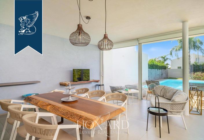 Image No.13-10 Bed Villa for sale