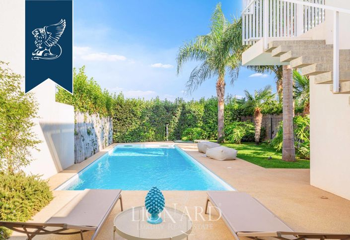 Image No.6-10 Bed Villa for sale