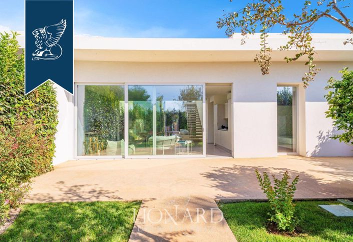 Image No.8-10 Bed Villa for sale