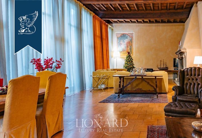 Image No.12-8 Bed Villa for sale