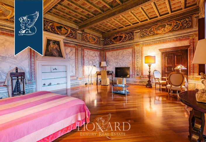 Image No.22-8 Bed Villa for sale