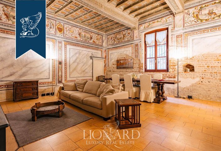 Image No.7-8 Bed Villa for sale