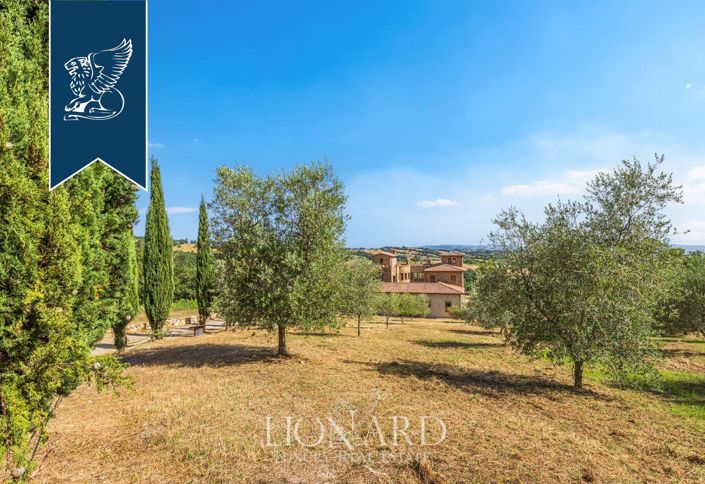 Image No.14-6 Bed Farmhouse for sale