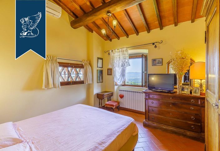 Image No.46-8 Bed Farmhouse for sale