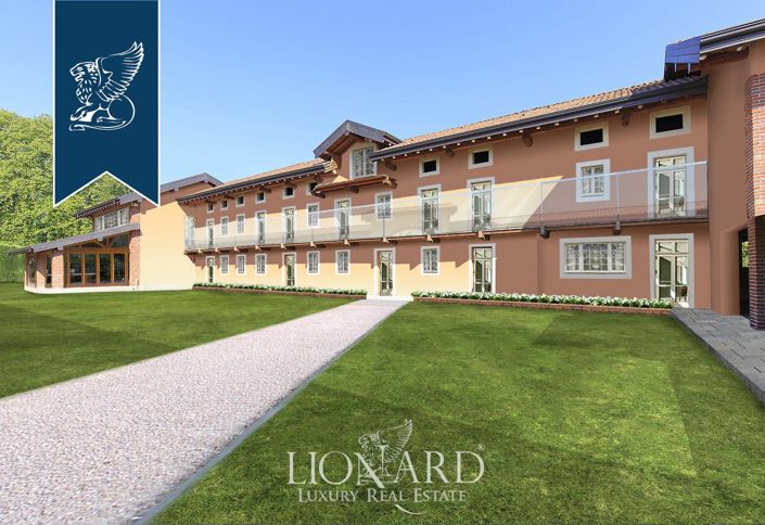 Image No.5-18 Bed Villa for sale