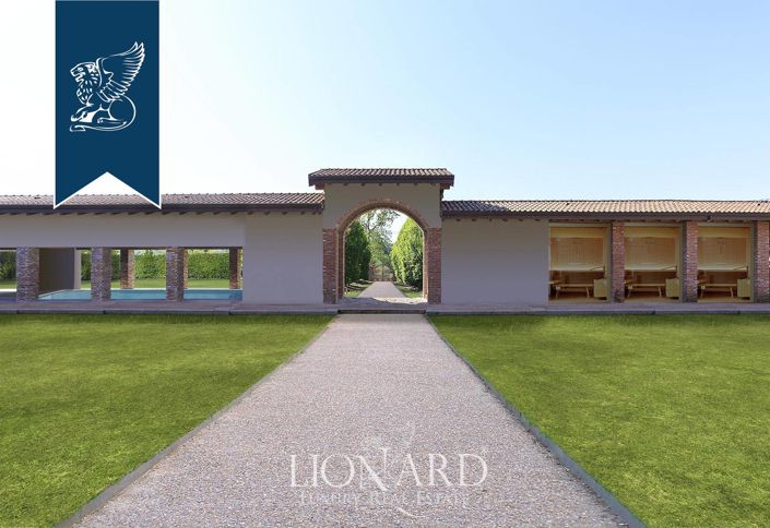 Image No.6-18 Bed Villa for sale