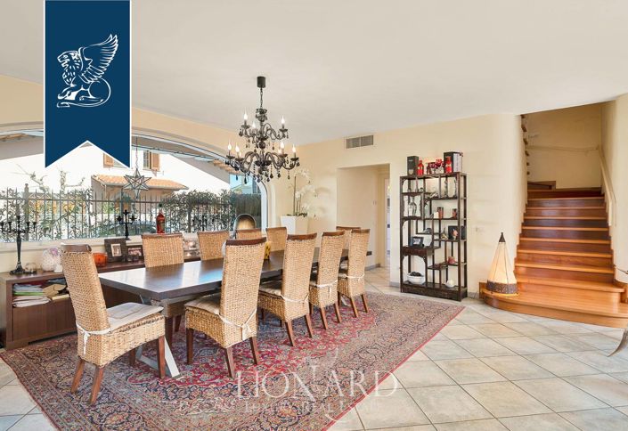 Image No.11-8 Bed Villa for sale