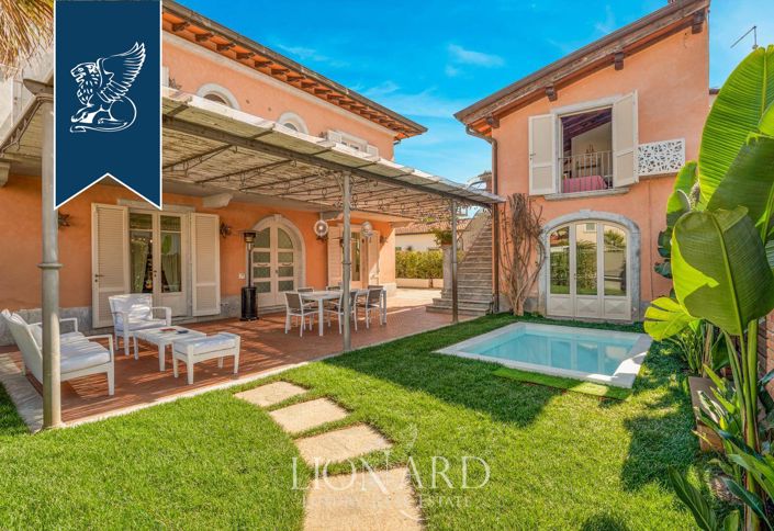 Image No.2-8 Bed Villa for sale