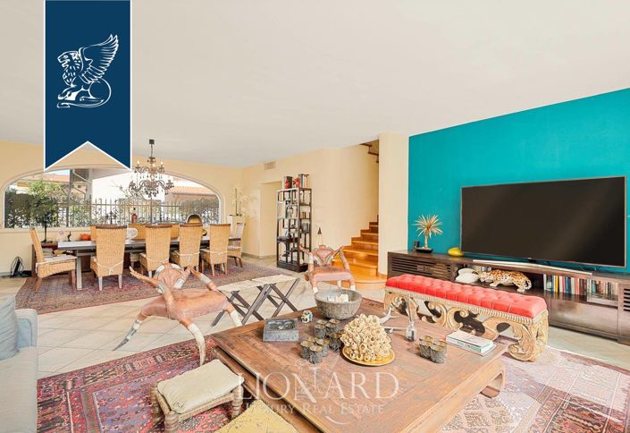 Image No.8-8 Bed Villa for sale