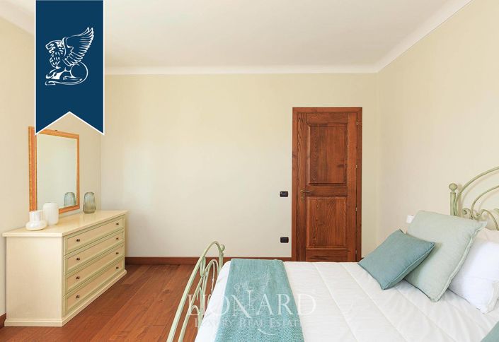 Image No.35-10 Bed Villa for sale