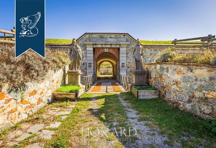 Image No.13-5 Bed Property for sale